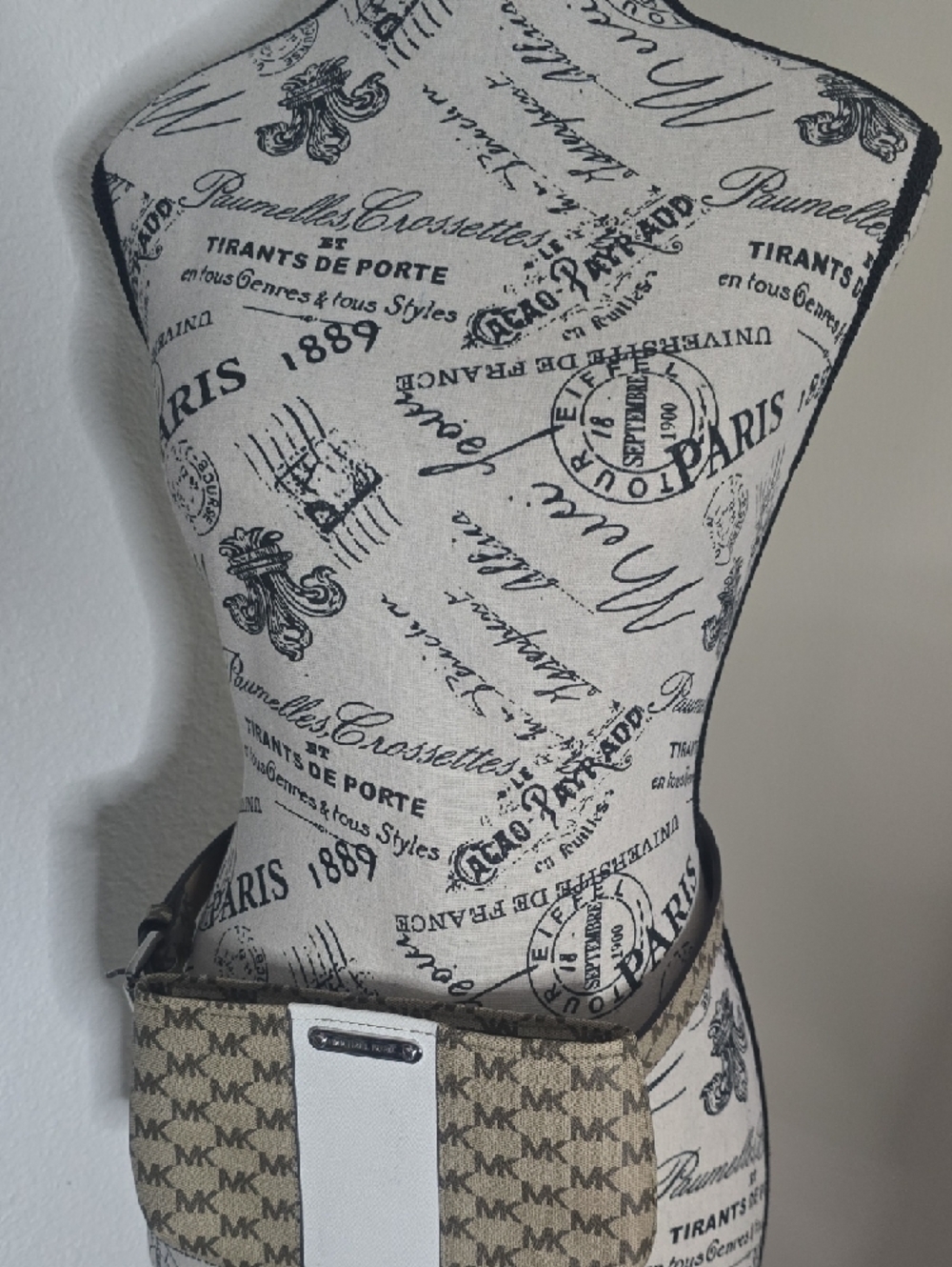 Michael Kors Beige & White MK Logo W/ Silver Hardware Belt Bag (EUC)(S/M)🤍 - Picture 3 of 10